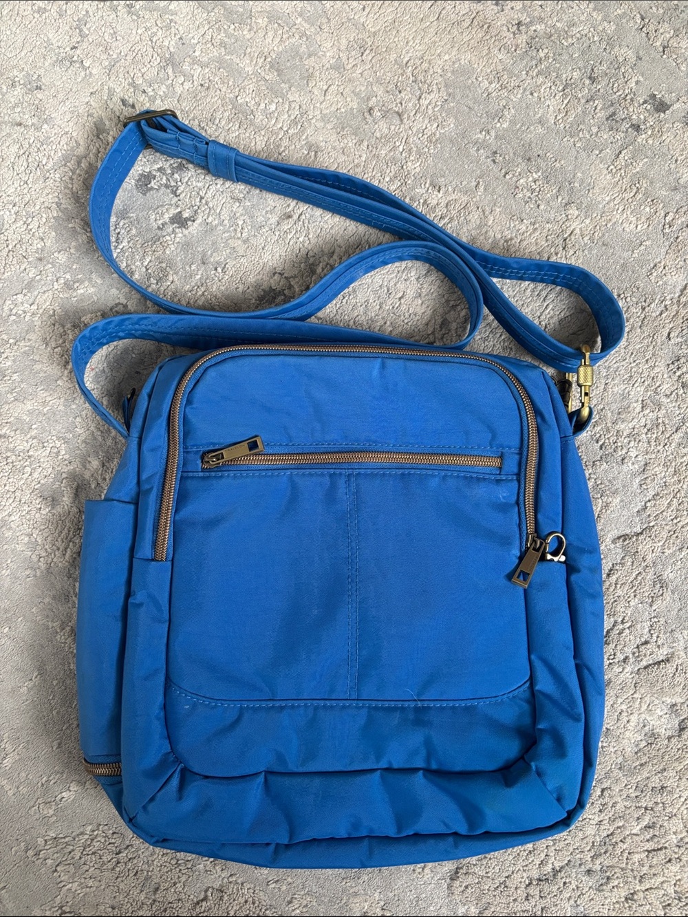 Travelon Bright Blue Crossbody Messenger Bag for Men